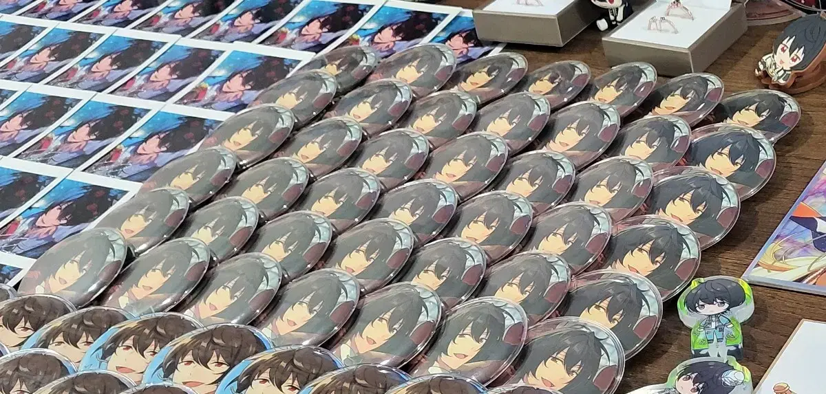 I'm selling 35 Anstar Sakuma Ritz 5th Anniversary can badges.