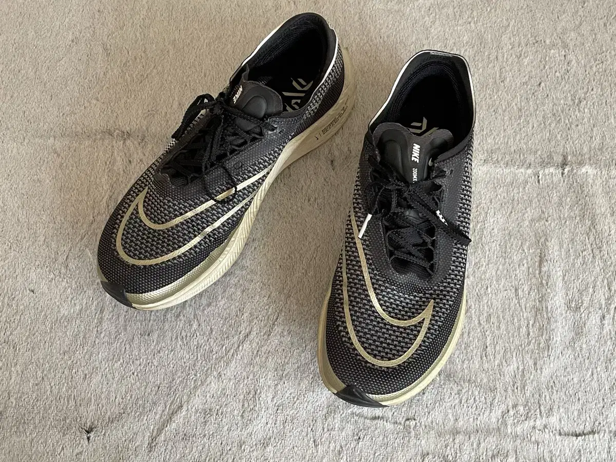 나이키 줌x 스트릭플라이 270 러닝화 블랙화이트 Nike ZoomX S