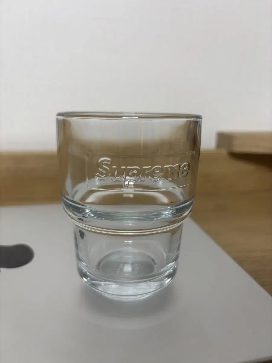 슈프림 x La Rochere Water Glasses