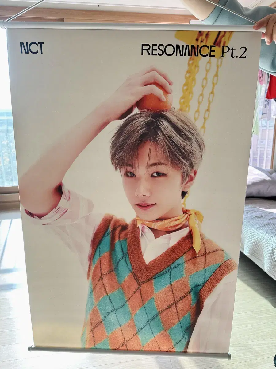 NCT Dream jisung sells resonance wallscrolls below cost