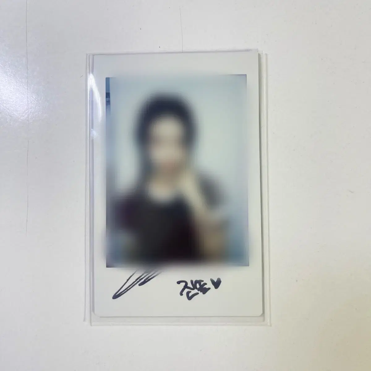 Artemis loona jinsoul sign Polaroid