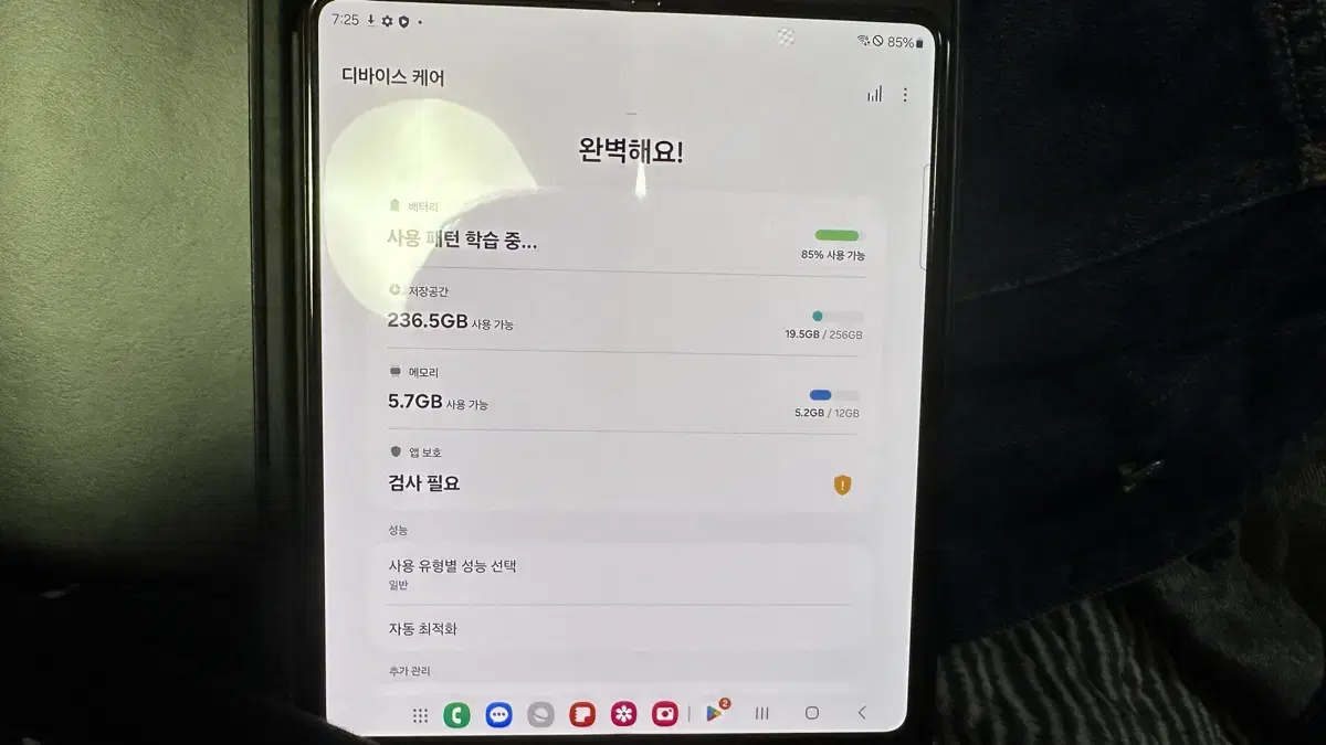 갤럭시 폴드5 256 자급제 유심안꽃았어요. 2년 as가능