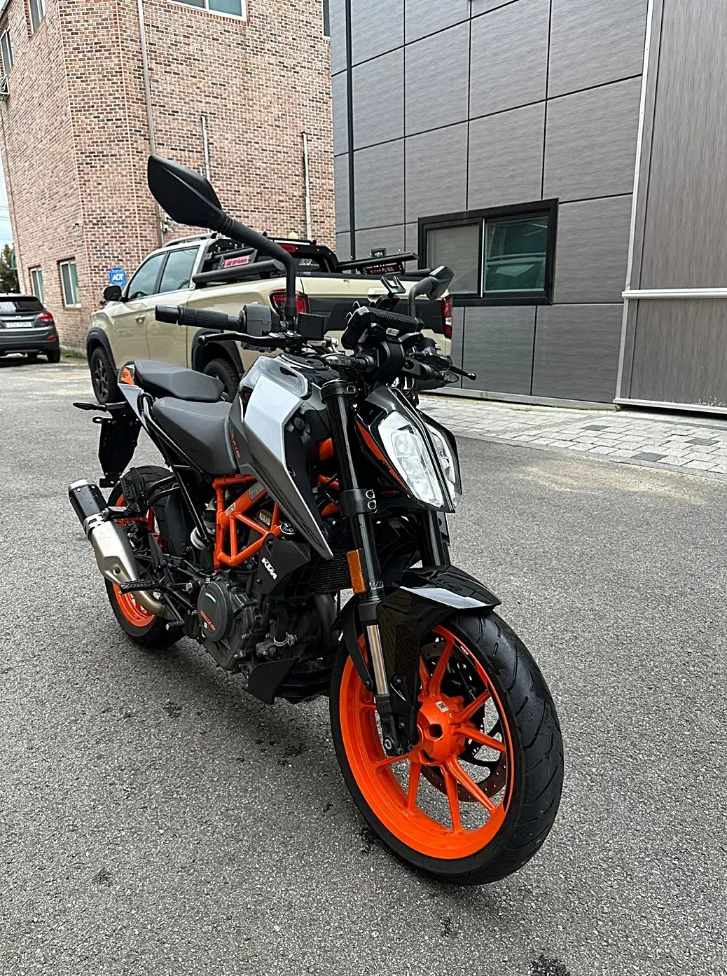 KTM 듀크390/23년출고/1천KM/신차보증가능/신차급컨디션판매합니다.