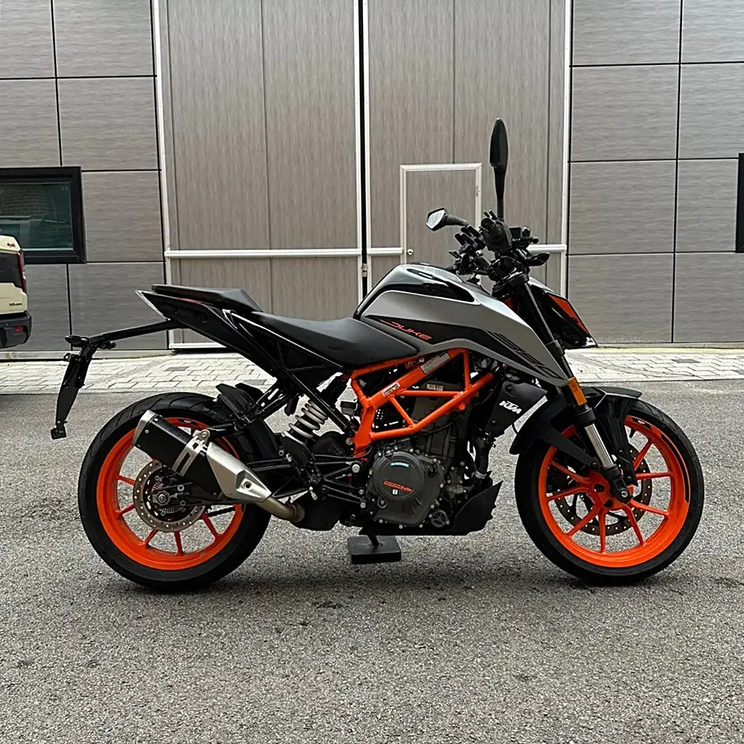 KTM 듀크390/23년출고/1천KM/신차보증가능/신차급컨디션판매합니다.