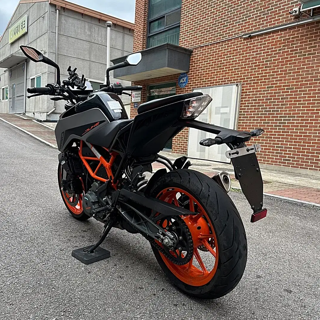 KTM 듀크390/23년출고/1천KM/신차보증가능/신차급컨디션판매합니다.