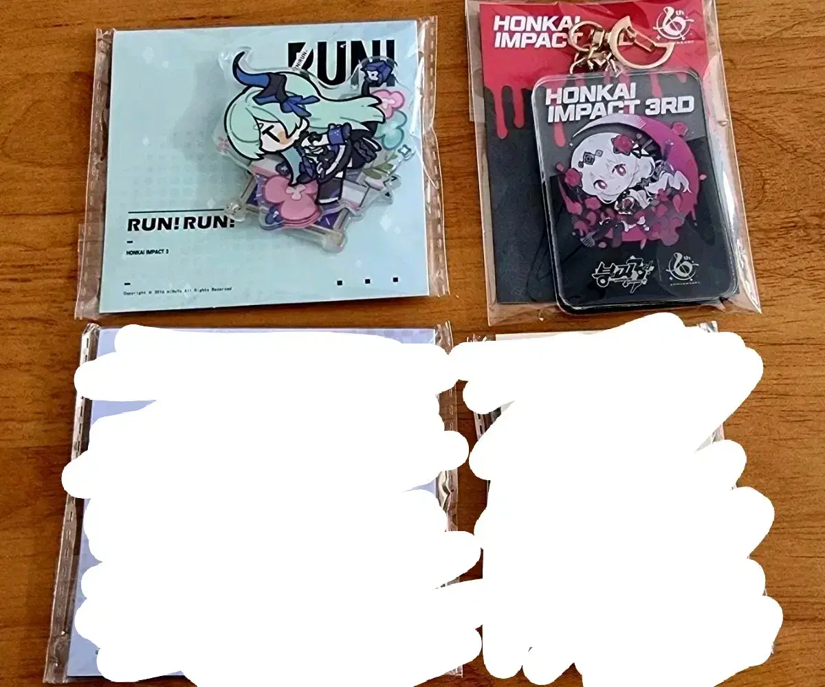 [Collapse 3rd] We are selling two types of acrylic keyrings
