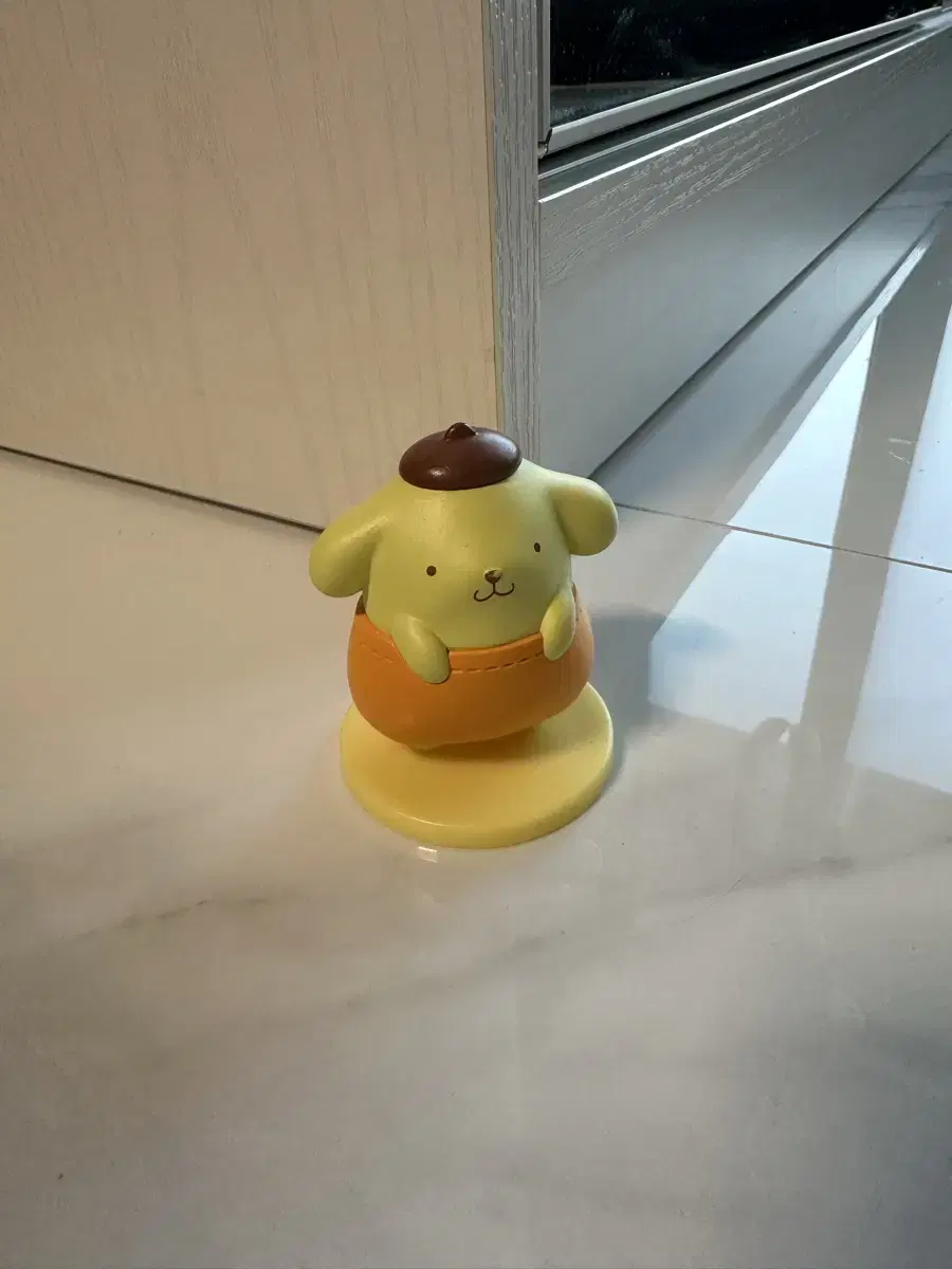 Pompompurin Figure (with base)