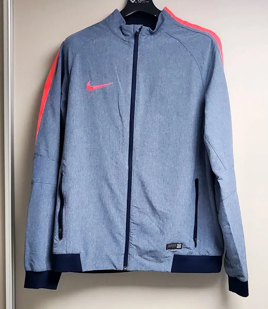 Nike zip-up L