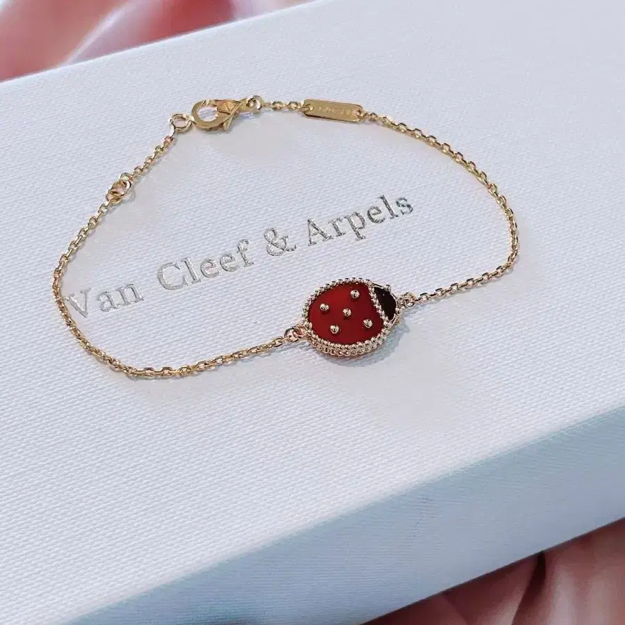 Van Cleef & Arpels리미티드 럭키 스프링 무당팔찌