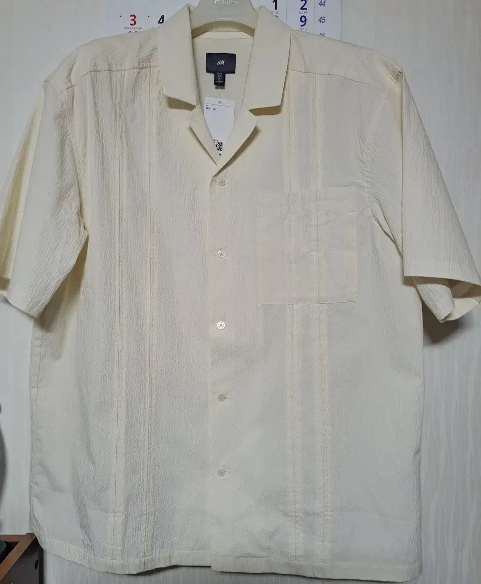 100-105) H&M short sleeve shirt