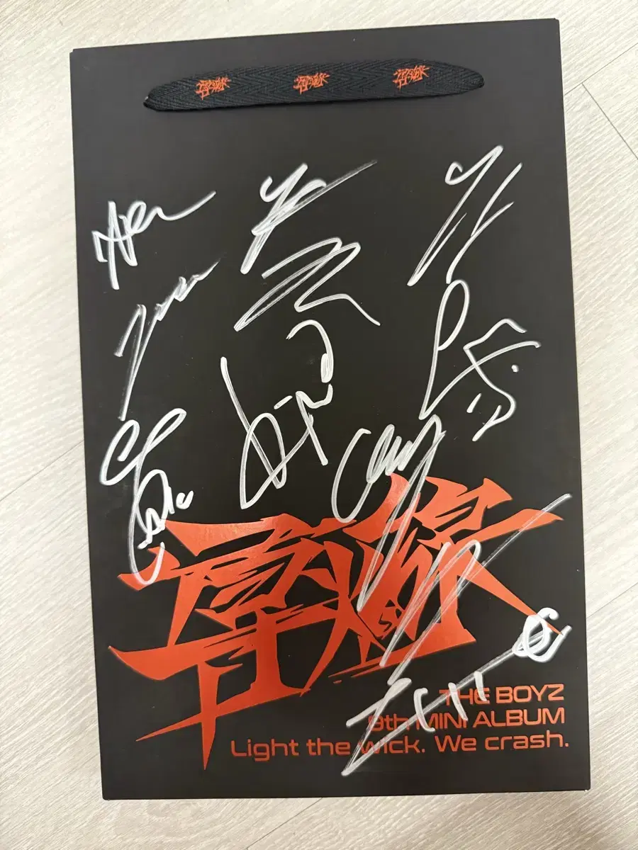 THE BOYZ THE BOYZ TRIGGER sign album