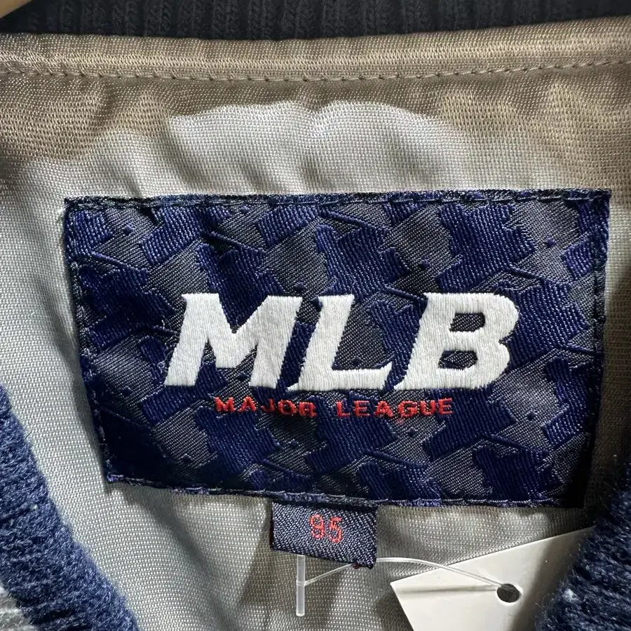 M MLB 뉴욕양키스 스타디움 글로시 바시티