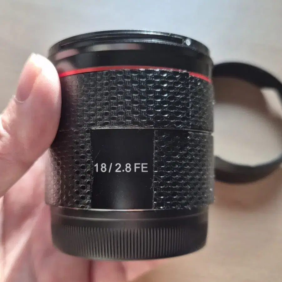 소니용 FE 삼양 18mm F2.8 신품급 스퀘어후드와 필터 2개