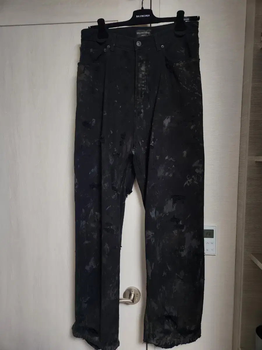 [S] Balenciaga Super Destroyed Denim Pants Soft