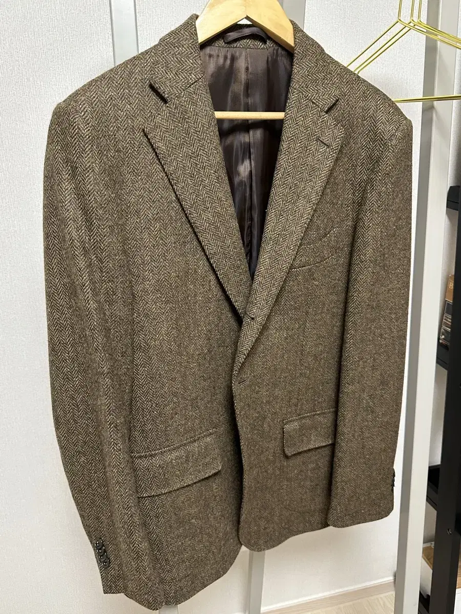 Man-on-the-Bun Herringbone Suit Setup 105-110