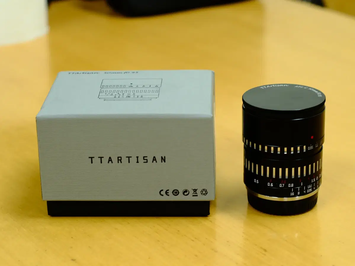 TTArtisan 50mm f0.95 수동렌즈 판매 (후지X마운트)