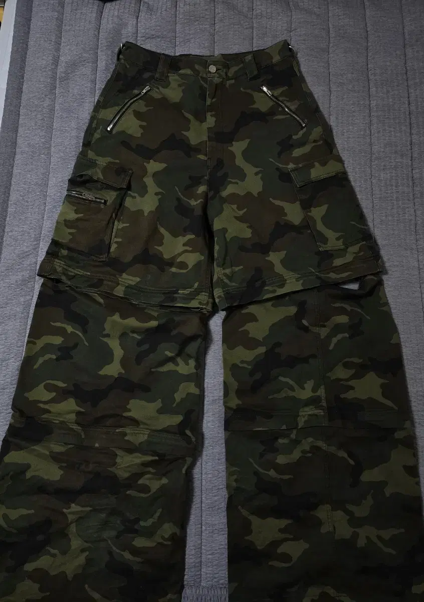 (32) Vetements Transformers Camo Cargo Pants