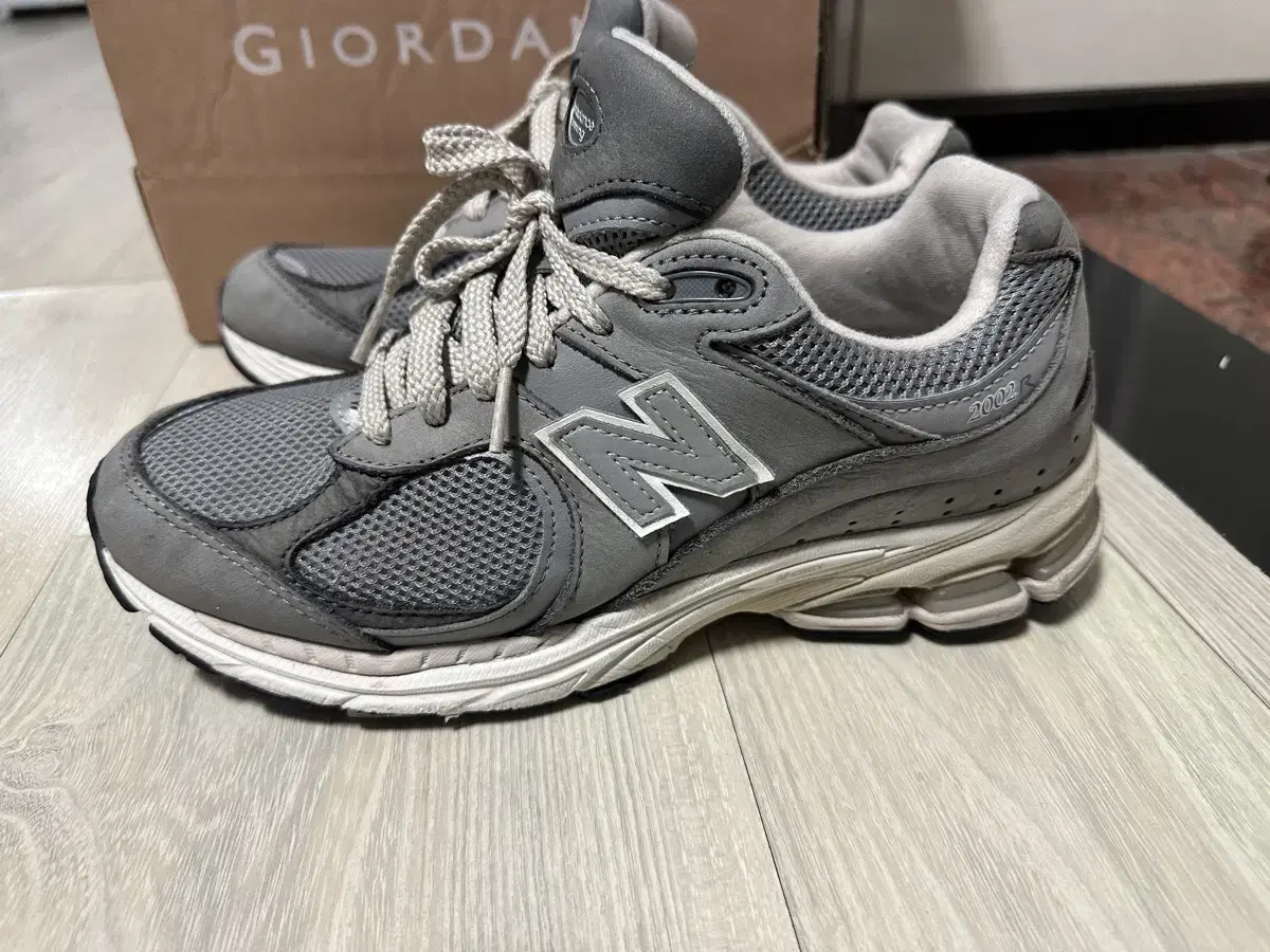 New Balance 2002R 프리미엄 빈티지 250