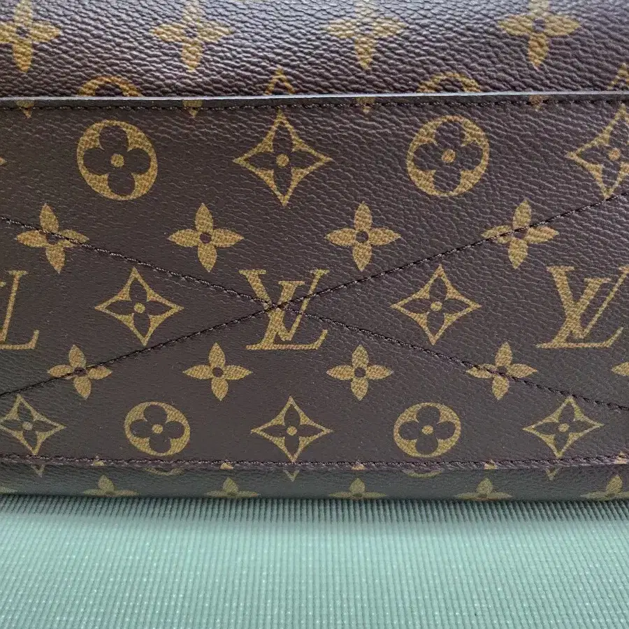 Louis Vuitton(루이비통)몽테뉴MM