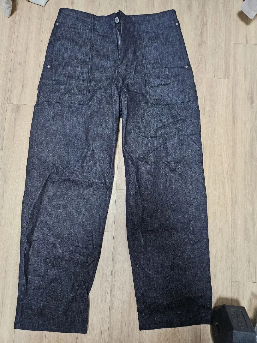 Non-slouchy standard raw denim, size 30