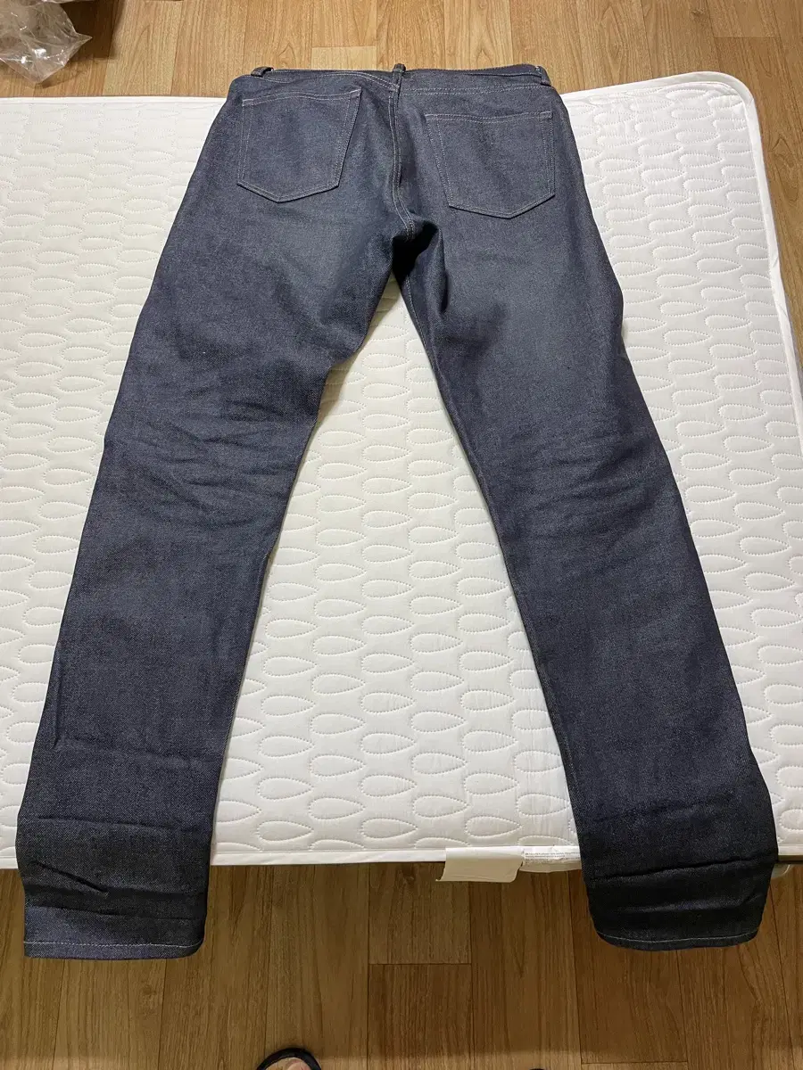 UNIQLO Slim Fit Selvedge Denim Jeans