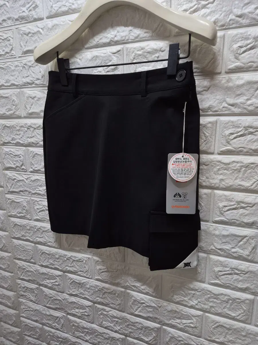 #SuperBargain Miu Miu Gaeul Golf Skirt in sizes 55 and 88.