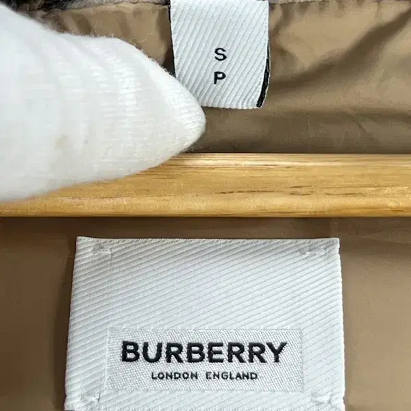 Burberry 버버리 남성 거위털 패딩 S(24SS)/빈티지홍