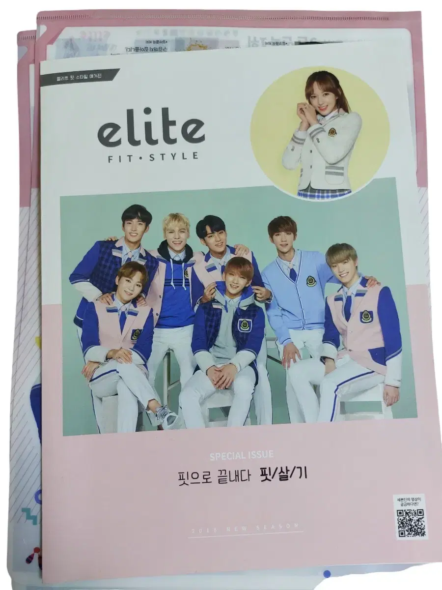 Elite seventeen merchandise (slogan towels files post-it flyers).