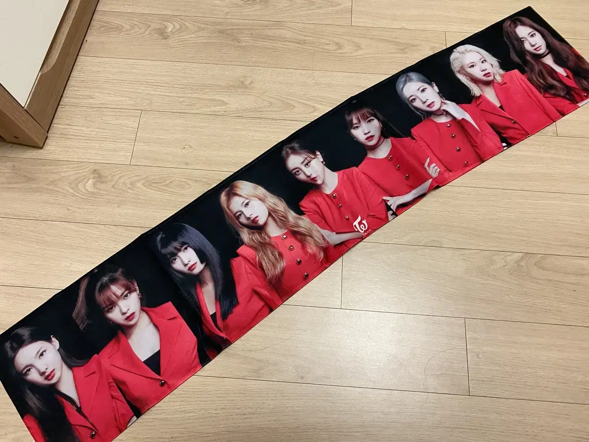 Twice slogan, nayeon wuchiwa sells.