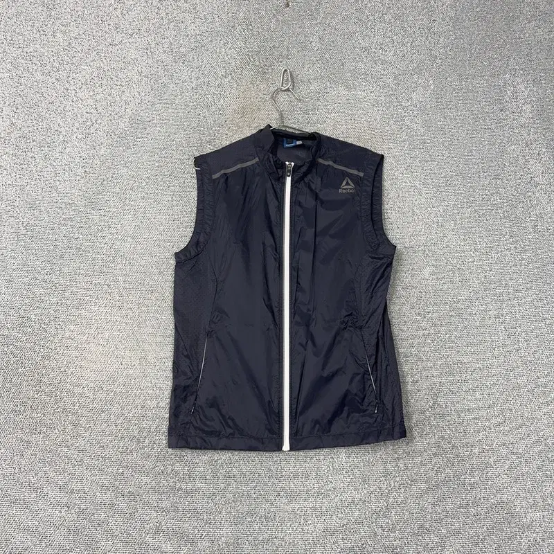 Reebok Performance Navy Woven Vest L