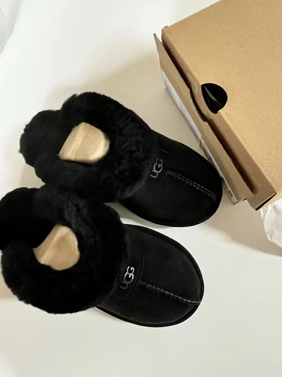 새상품 UGG 코게트 블랙 6