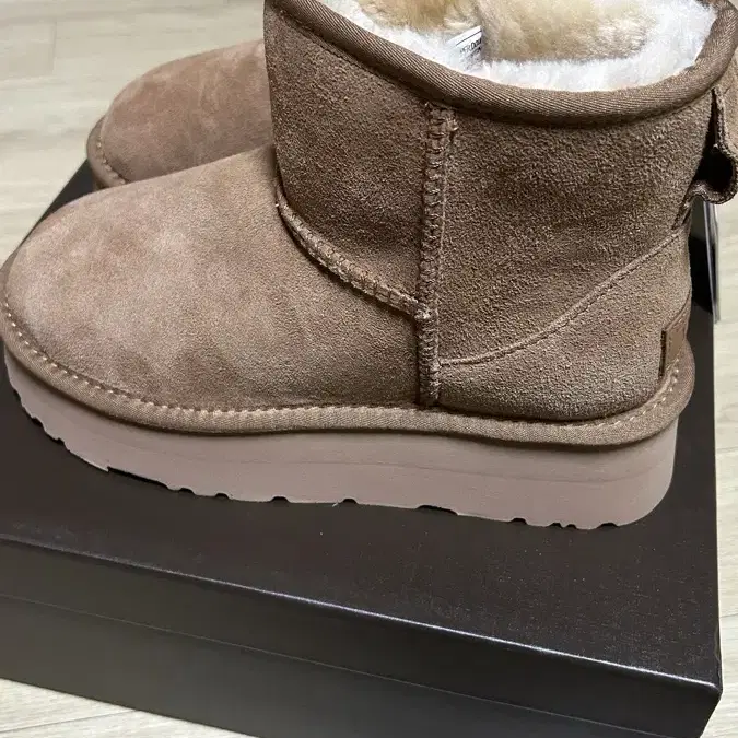 ugg 오즈웨어 플랫폼 미니 어그부츠 3.5cm (230~235)