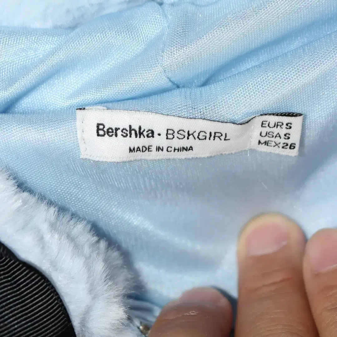 Bershka 후리스 아노락 후드 탑 [24111308]