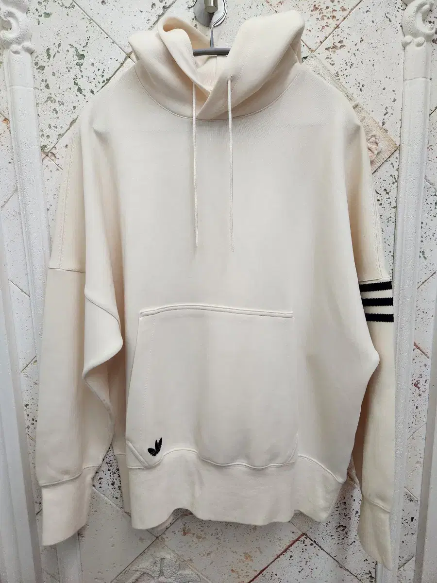 아디다스 NEW C HOODIE 95(M)남녀공용ㅡ보관만 한 새제품