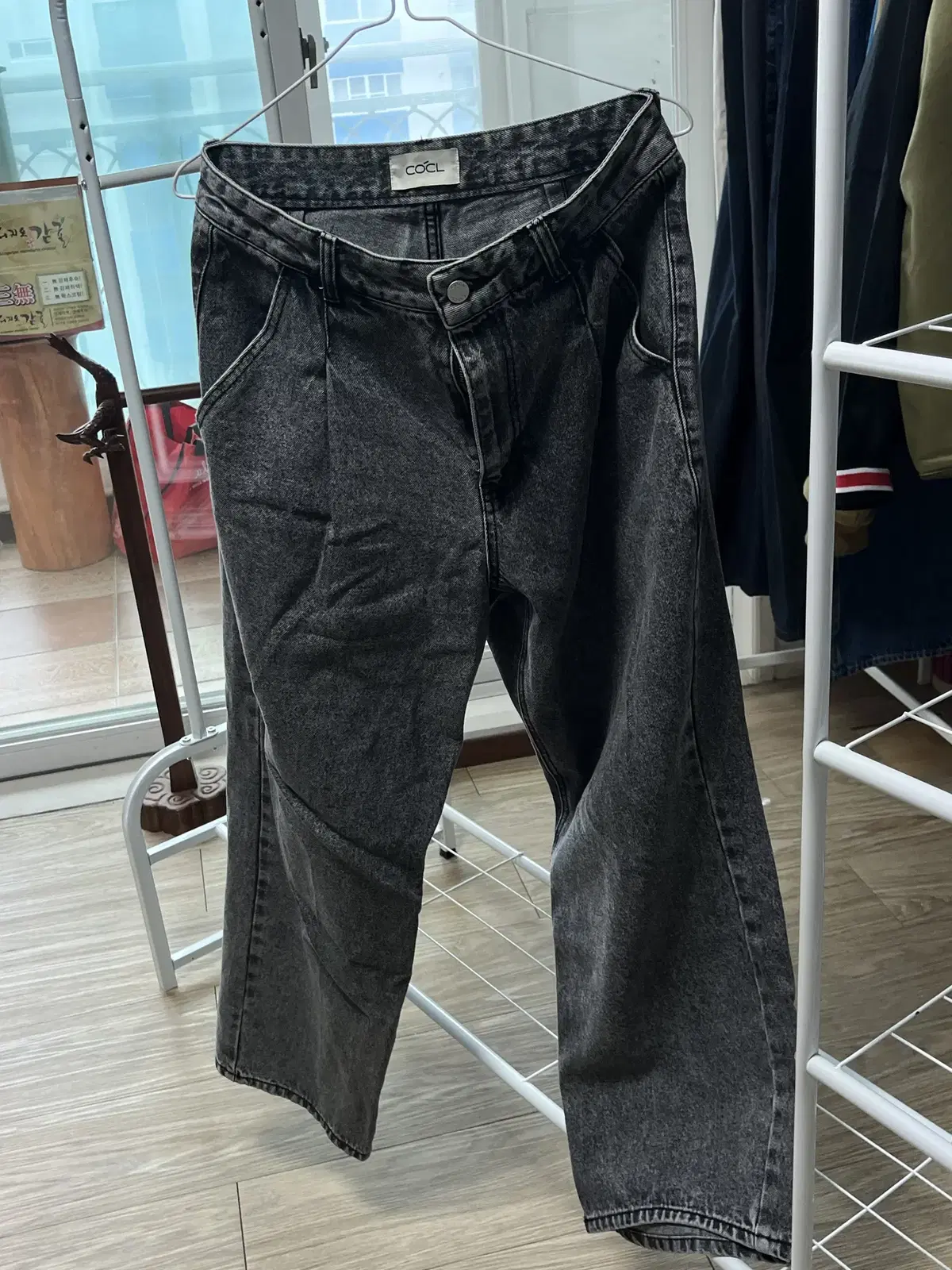 Denim one-tuck wide leg pants stone gray [28].