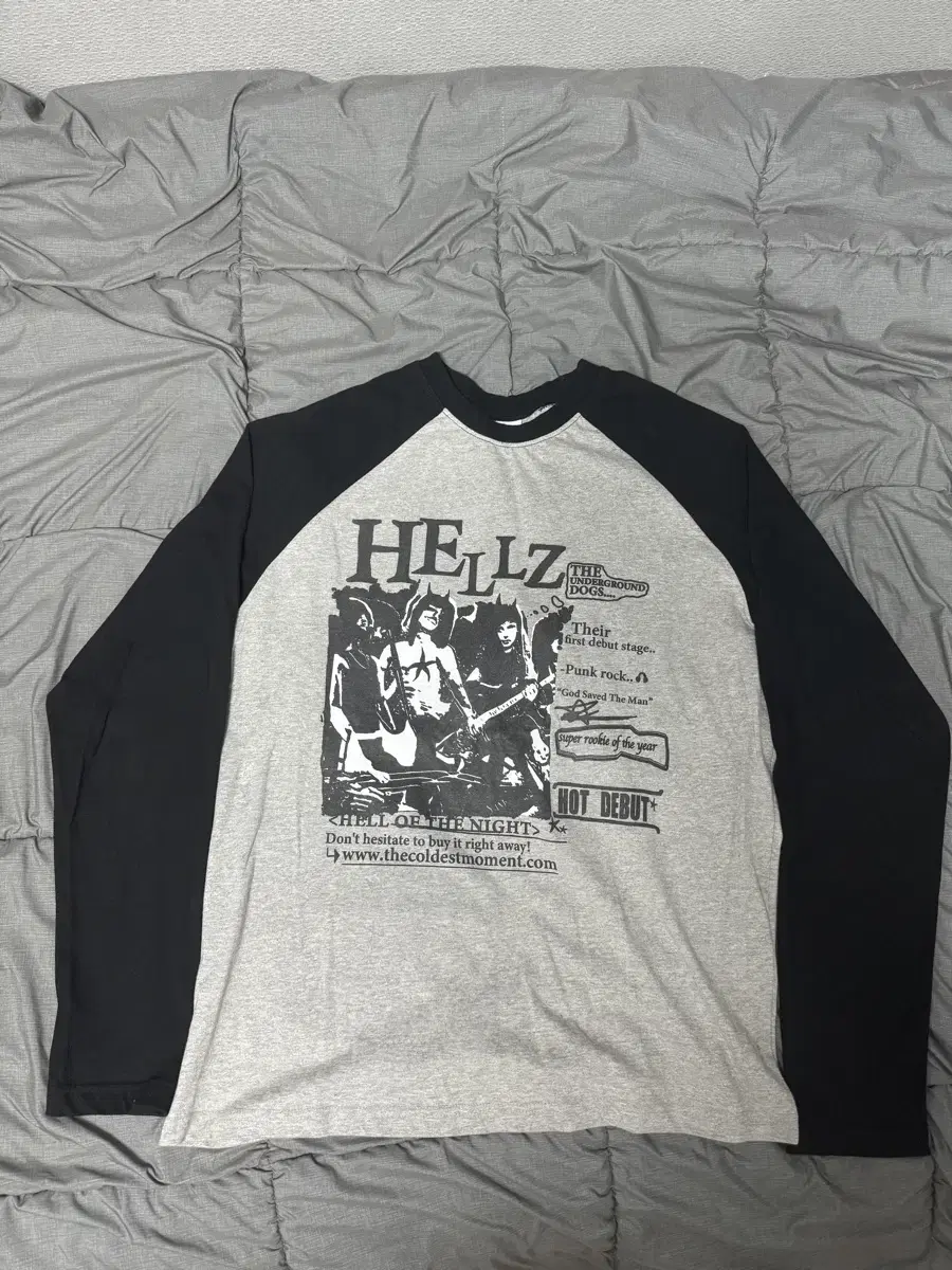 더콜디스트모먼트 hellz raglan long sleeve