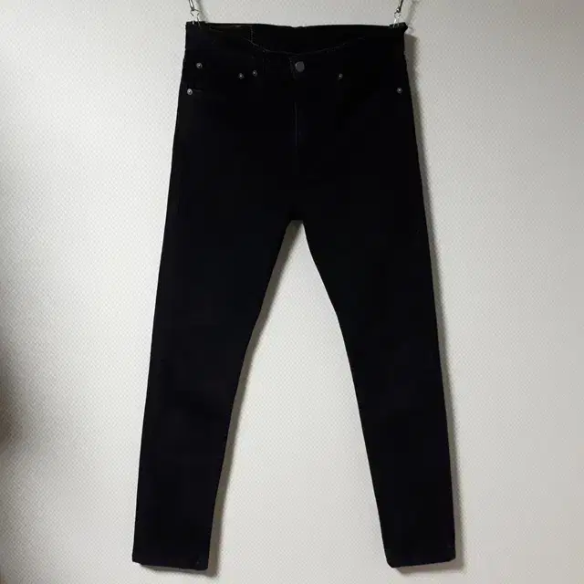 32/Levi's 510 Black Skinny Fit Jeans/32-1376