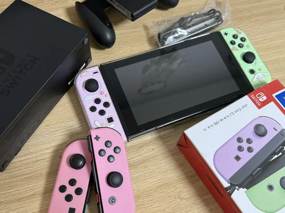 Nintendo Switch Full Box (2 Joy-Cons, Animal Crossing, Zelda)