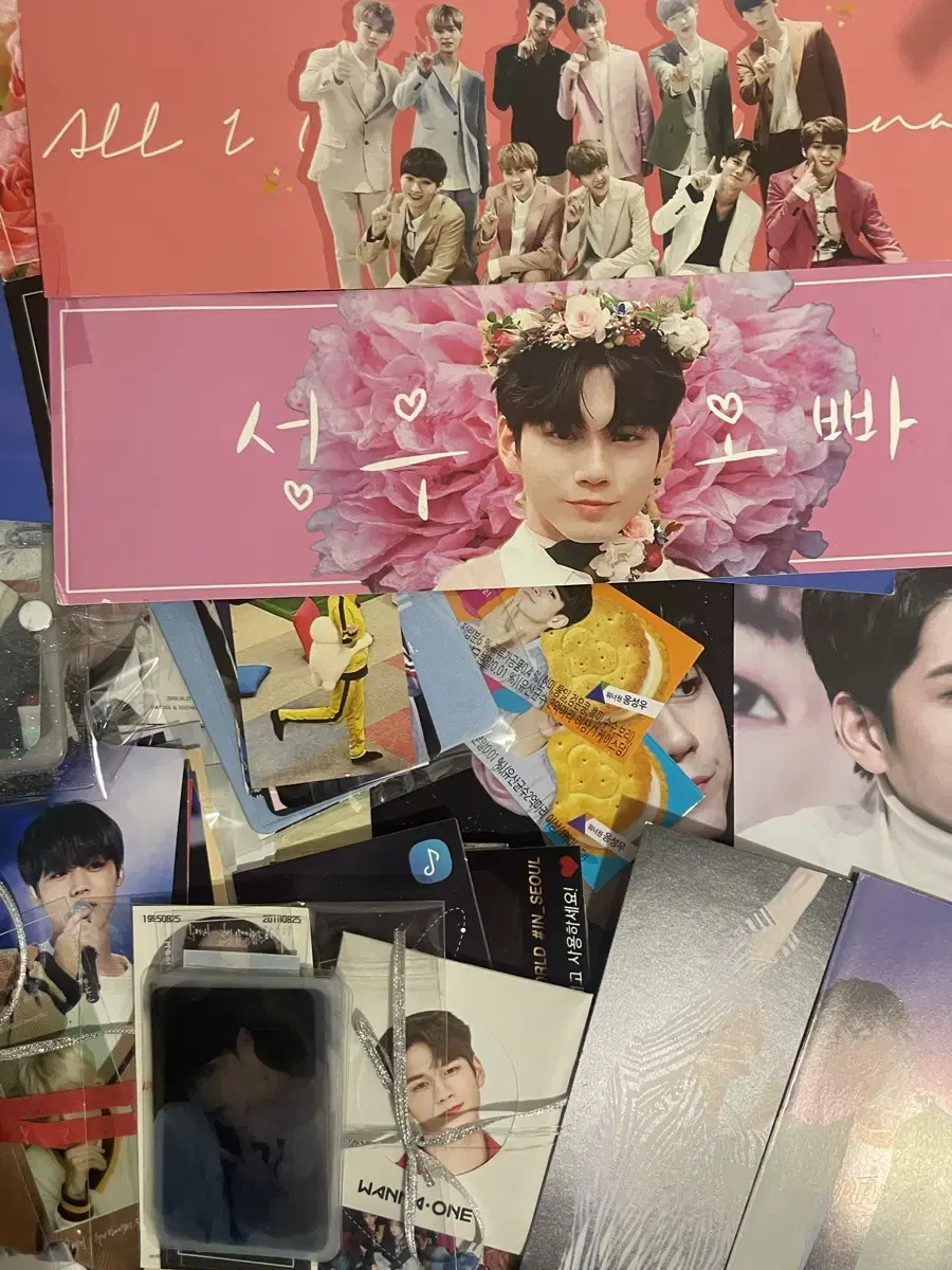 Sell Seongwu merchandise