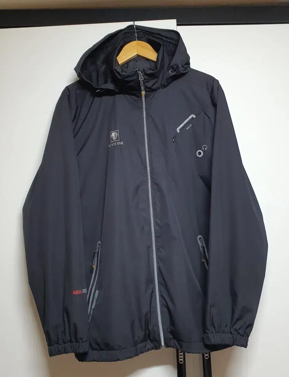 Black Yak Aquashield Windbreaker Jacket Size 105