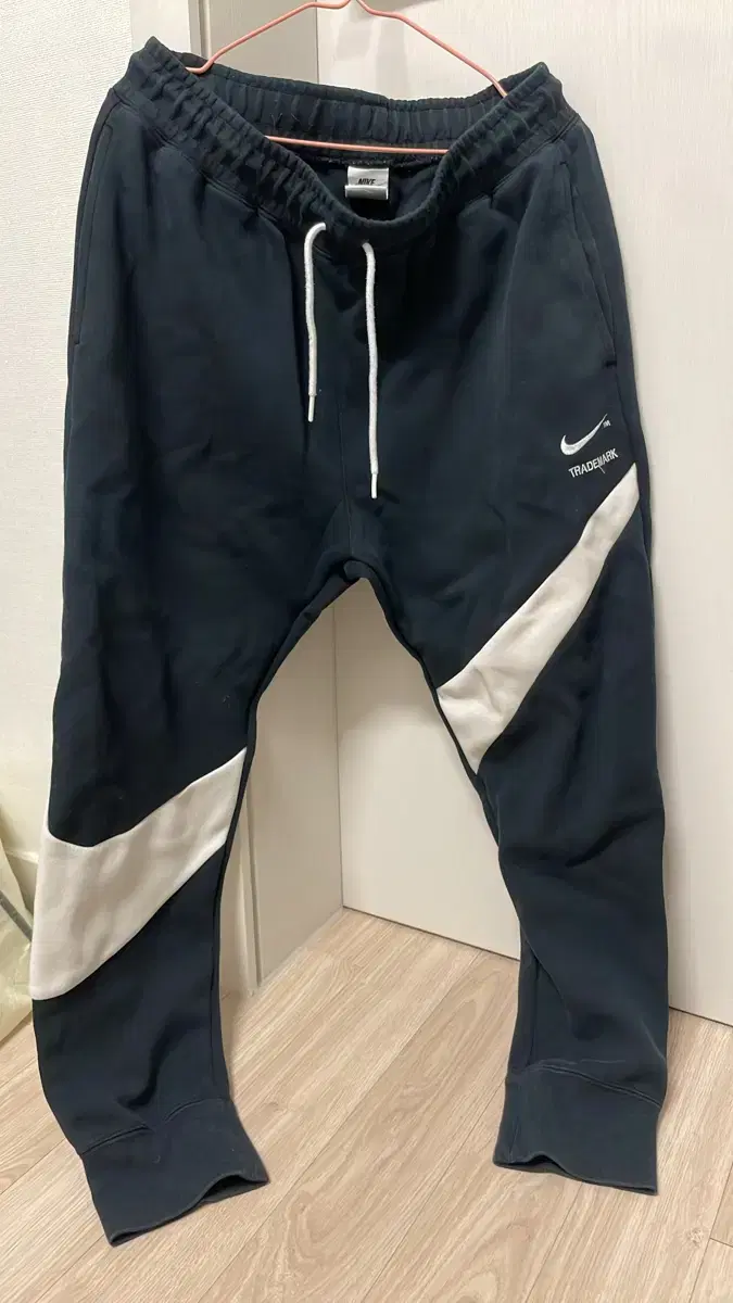 L) Nike Churring Pants