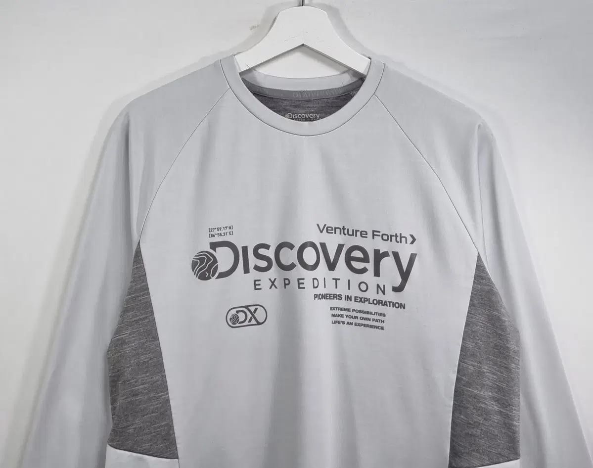 L ) Discovery Functional Light Gray Long Sleeve Tee