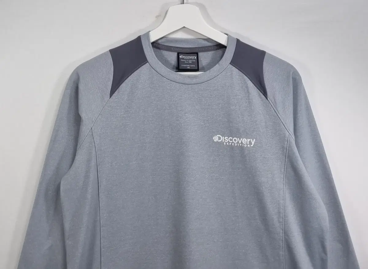 L ) Discovery Functional Gray Long Sleeve Tee