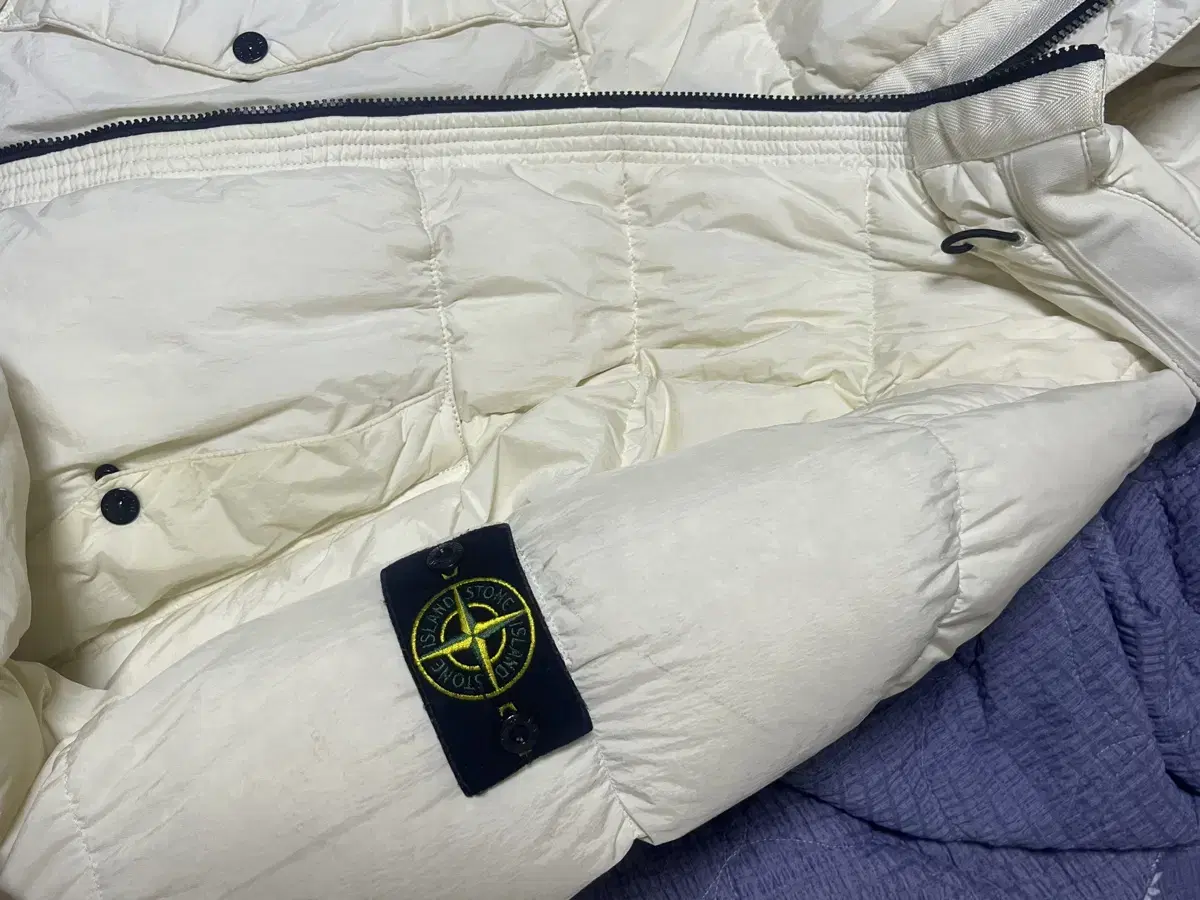 18FW Stone Island Crinkle Wrap Padded White L