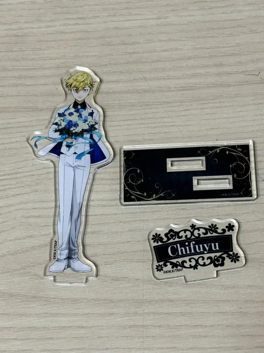 Tokyo Revolutionaries Chifuyu Matsuno suit acrylic stand