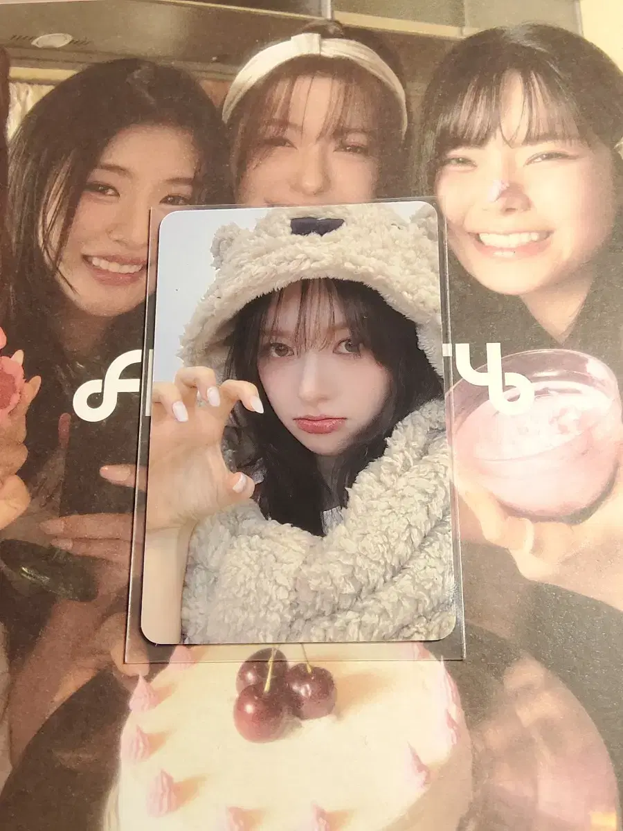 Fifty Fifty Chanel teddy bear blanket unreleased photocard apple music Chanel keena athena hana yewon