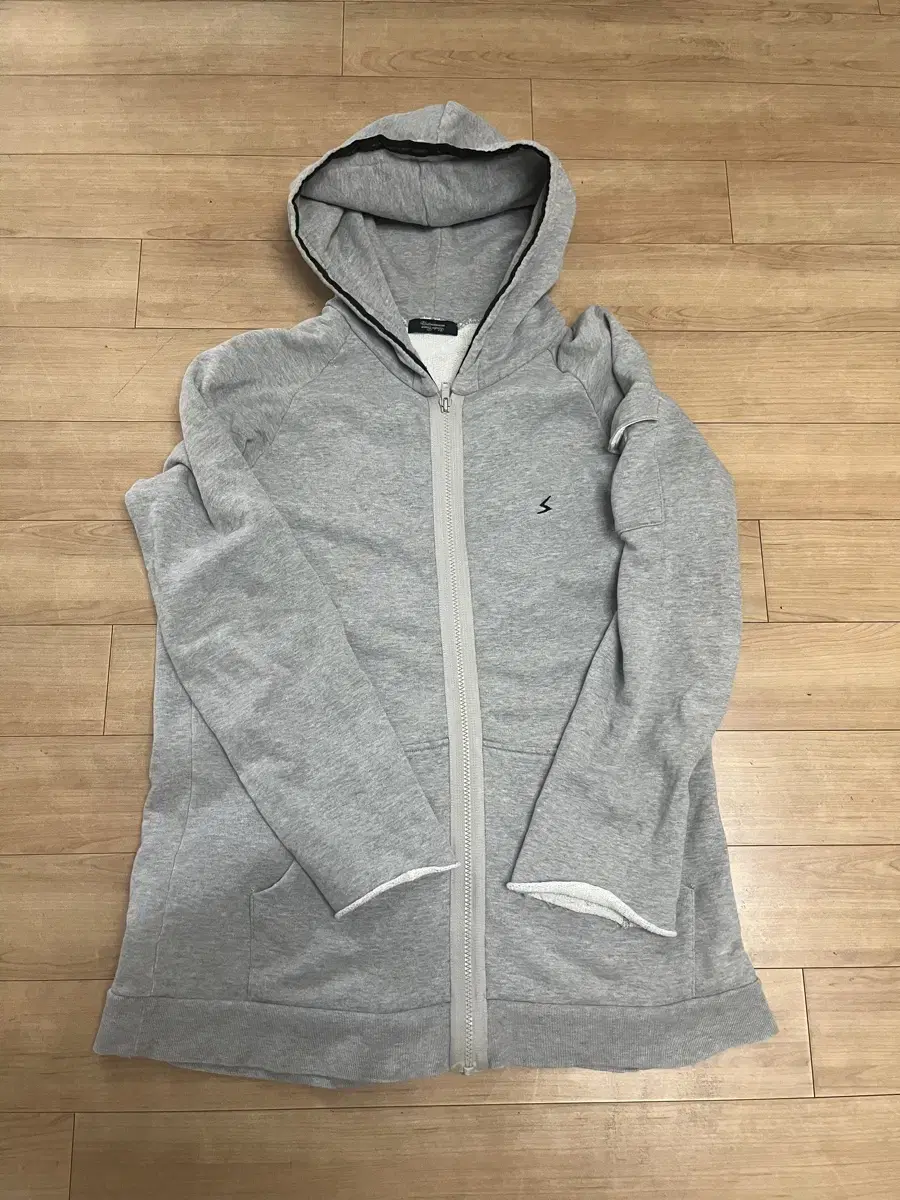 Undercover hood zip-up size 4