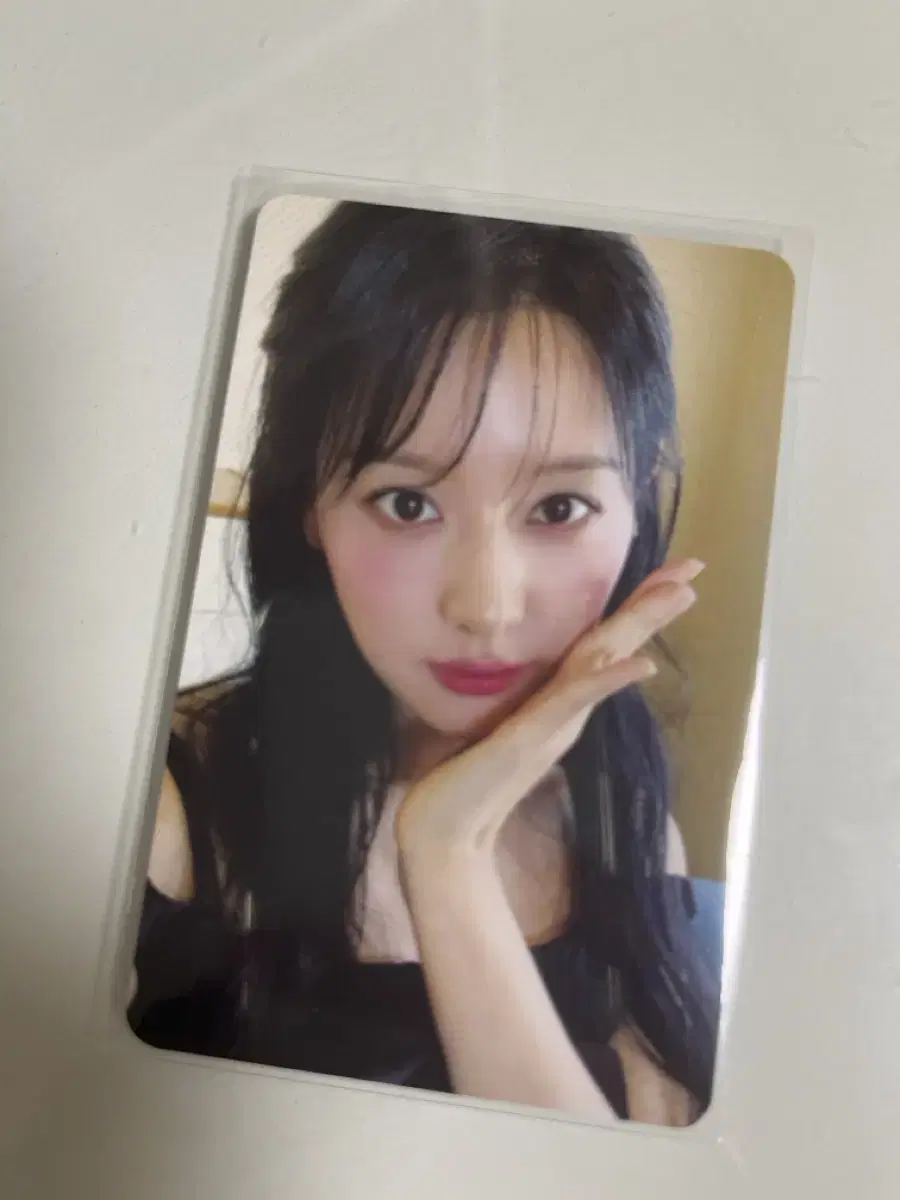 Kim Jiwon Handkerchief MD Photocard