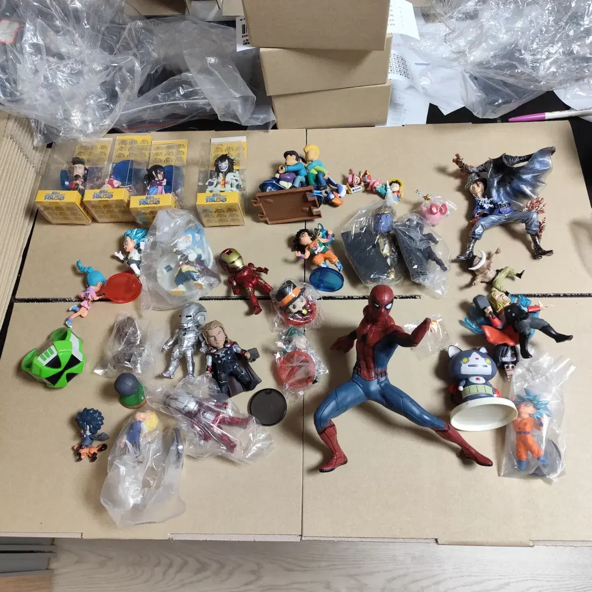 35 figures (used figures for customization)