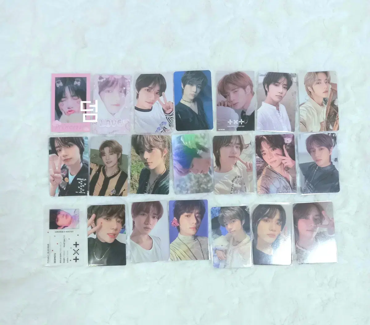 More photos))txt tomorrow x together All members photocard Bulk transfer of photo cards